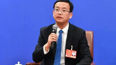 大乐透期号专家推荐：于谦谈马匹质合分析